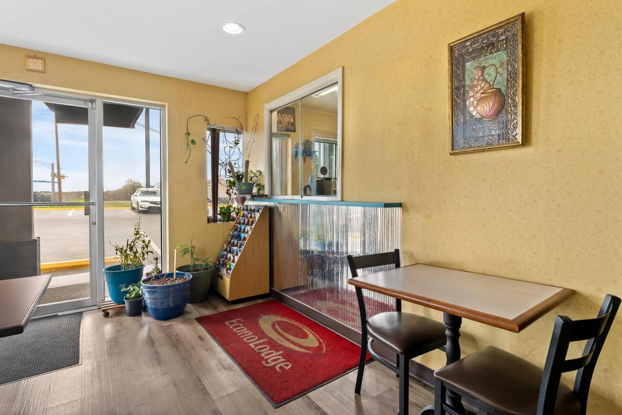 Econo Lodge Fredericksburg Near I-95 Экстерьер фото